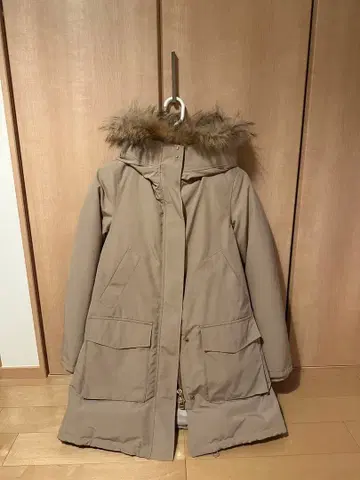 그린 라벨 베이지 다운 자켓