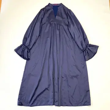 어반 리서치 새틴 롱 플레어 원피스 네이비 손세탁 가능