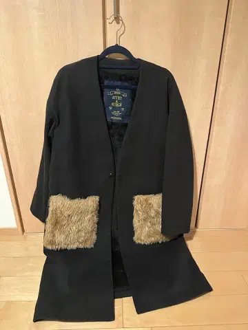 RIVET & SURGE 블랙 롱 코트