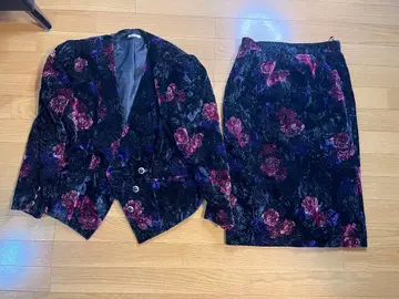 Kurusa 꽃무늬 벨벳 셋업