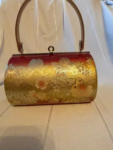 후리소데용 꽃무늬 빨간색 금색 핸드백