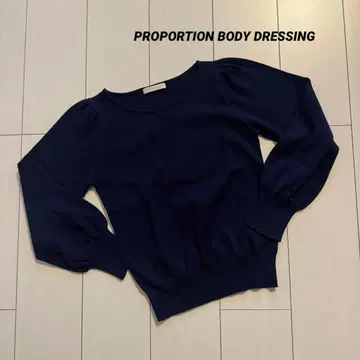 프로포션 바디 드레싱 하트컷 니트 네이비