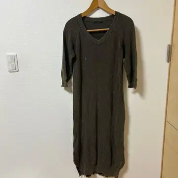 다크 브라운 V넥 니트 롱 원피스