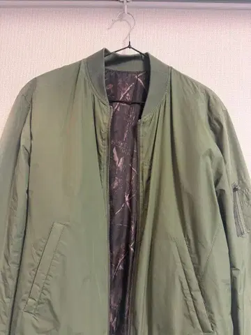MA-1 스타일 올리브 그린 자켓