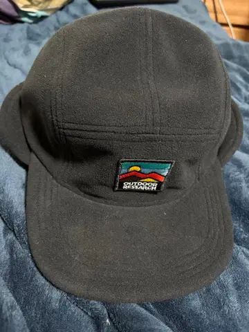 아웃도어 리서치 블랙 캡 귀도리 포함