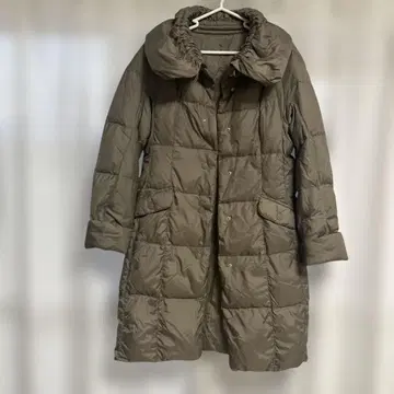 브라운 계열 롱 기장 다운 롱 코트