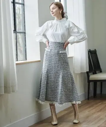 AND COUTURE 팬시 트위드 플레어 스커트