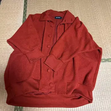 고무 마키히로시게 빨간색 버튼 달린 코트