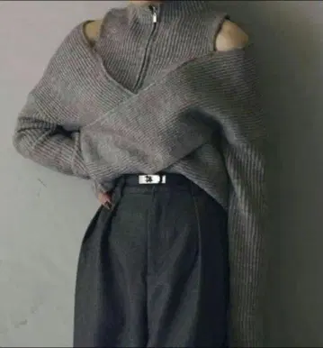 ANDREA & CO 숄더컷 지퍼 니트 그레이