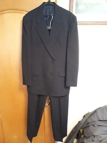 VITTORIOVENETO 수트 네이비 컬러 세로 스트라이프