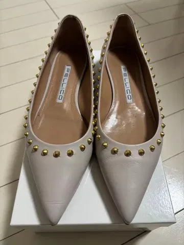 PELLICO 스터드 플랫슈즈 베이지 37 1/2