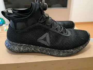 Reebok 블랙스니커즈 THE PUMP