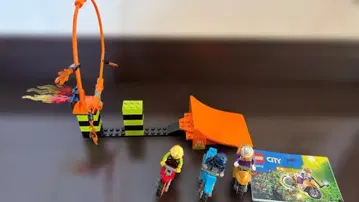 LEGO City 60299 바이크와 점프대 세트