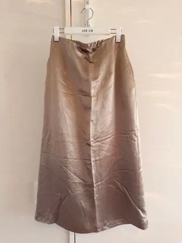 실버 새틴 타이트 롱 스커트 MANOF