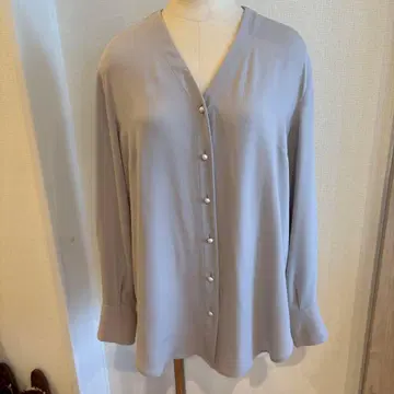 23구 그레이 버튼 달린 긴팔 셔츠