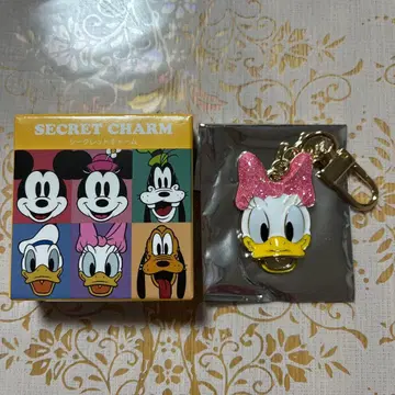 디즈니 스토어 데이지 시크릿 키체인 키링