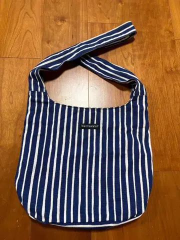 거의 미사용! 마리메꼬 숄더백 스트라이프 블루