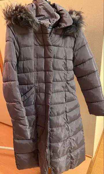 그레이 후드 부착 롱 코트 다운풍 코트