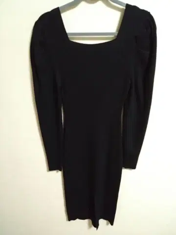 블랙 니트 원피스 긴팔 벌스데이 바쉬