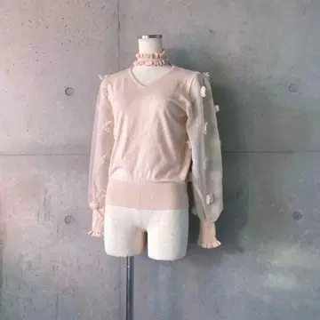 하자품 택 포함 새상품 초커 포함 폼폼 시스루 시어 V넥 니트 베이지