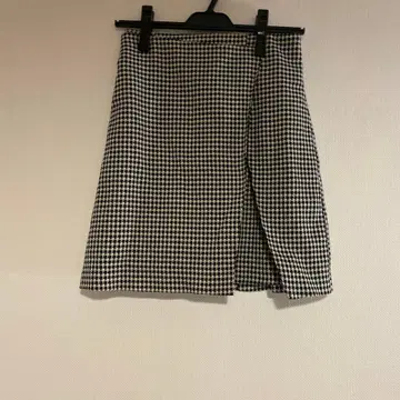 [ 아푸와이저 리셰 ] 화이트 블랙 체크 무늬 랩 미니 스커트 (큐롯)