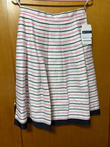 엠즈 그레이시 플리츠 스커트 화이트/핑크/네이비 스트라이프