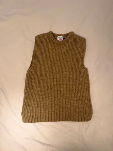 TRADHOUND 베이지 니트 베스트