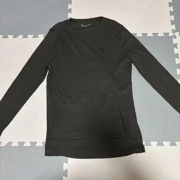 언더아머 긴팔 티셔츠 포켓 부착