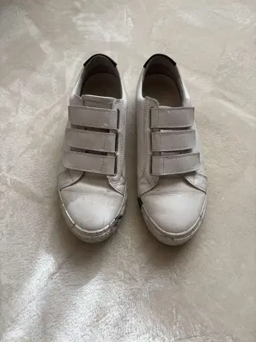 BORN x REISED 화이트 가죽 스니커즈