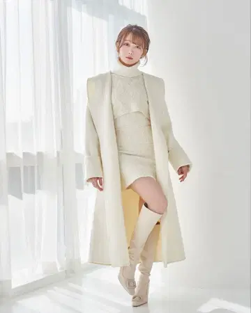 Rose Muse Rose charm rever coat 화이트