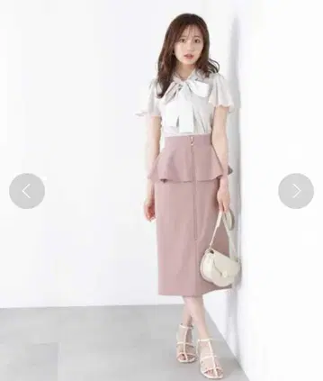 페플럼 디자인 핑크 타이트 스커트