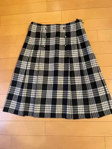 COMME CA ISM 체크 무늬 무릎 기장 스커트 S 사이즈