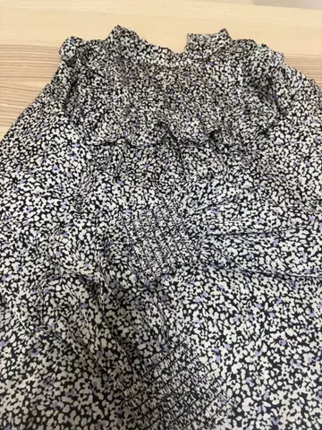 Tiara 꽃무늬 프릴 긴팔 블라우스