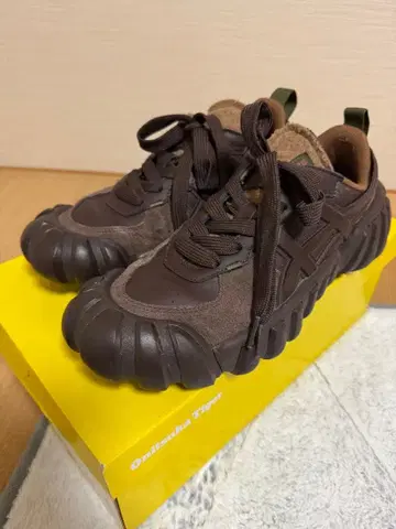 오니츠카타이거 덴티그레 브라운
