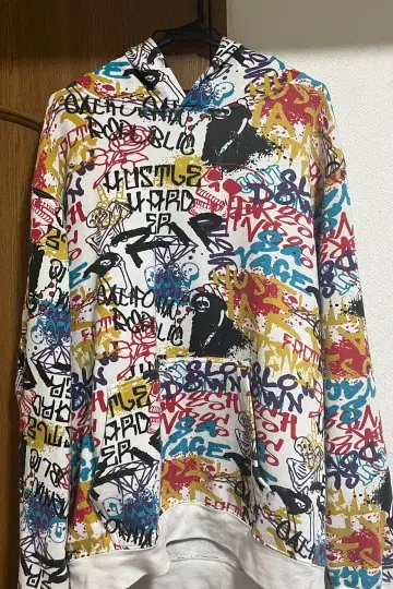 그래피티 디자인 후드 부착 후드티