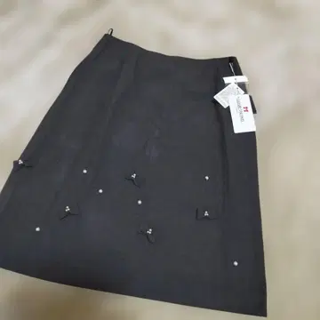 미사용 새상품 갤러리 비스콘티 리본과 펄 스커트