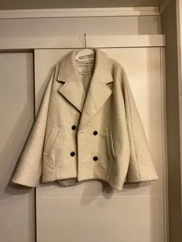 부클레 돌먼 코트 화이트