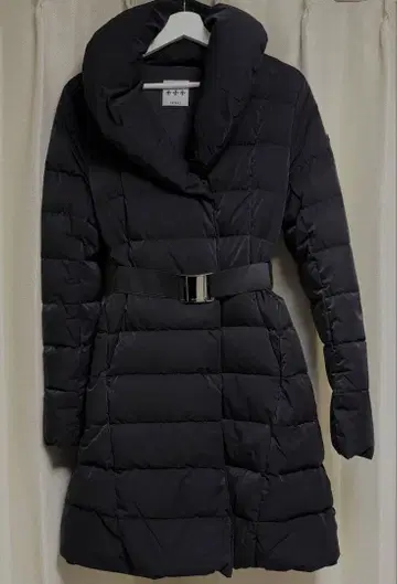 TATRAS 블랙 다운 자켓 벨트 포함 사이즈 4