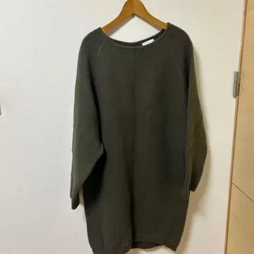 다크 그린 오버 사이즈 니트