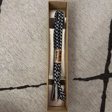 전통적인 허리띠 네이비 컬러와 화이트