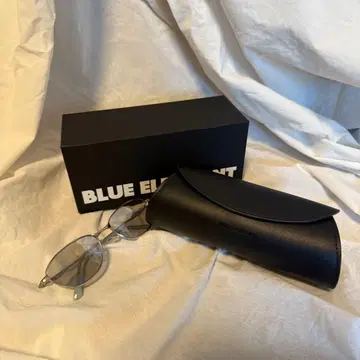 BLUE ELEPHANT 타원형 안경 케이스 포함