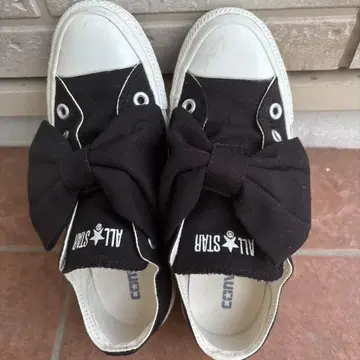 컨버스 리본 포함 스니커즈