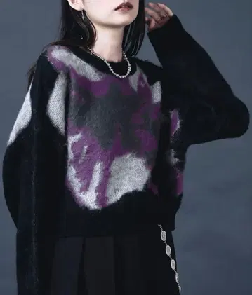 뉴앙스 플라워 숏 샤기 니트