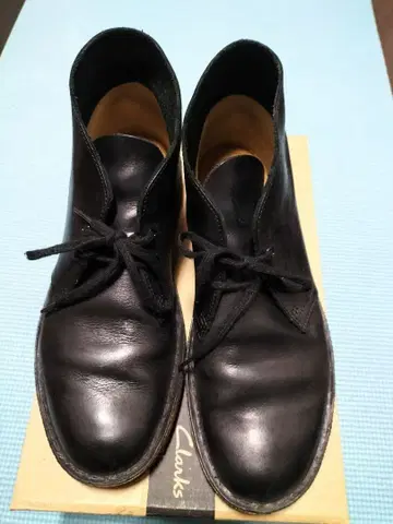 Clarks 블랙 가죽 데저트 부츠