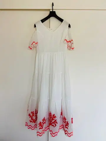 Chesty 하자품 새상품 오프숄더 원피스 코랄 자수 Size 0