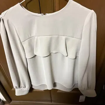 미사용 새상품 노리즈 프릴 블라우스 사이즈 36