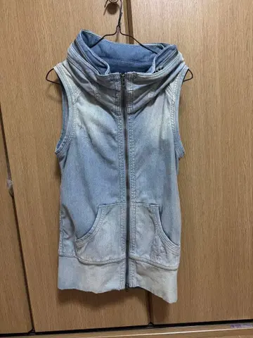 후드 부착 라이트 블루 데님 자켓