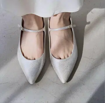 le talon 포인티드 원 스트랩 플랫 24cm 실버