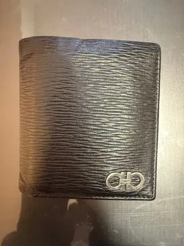 페라가모 접이식 지갑 블랙 가죽 빨간색 내부