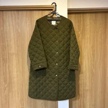 올리브 그린 퀼팅 자켓